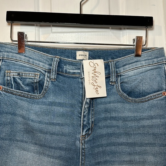 NWT Women’s Sneakpeek Barefoot Blue Slim Raw Hem Jeans Size 9 (29) - Picture 2 of 10